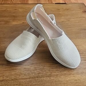 NWT Clarks Cloudstepper Natural Slip-On Shoes Women's Size 10